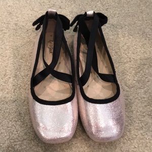 Barely worn toddler girls ballet flat shoes